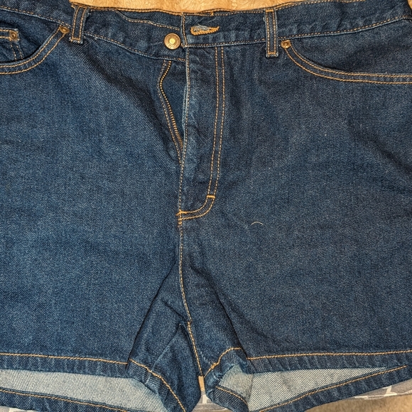 Women's jean shorts - Picture 1 of 4